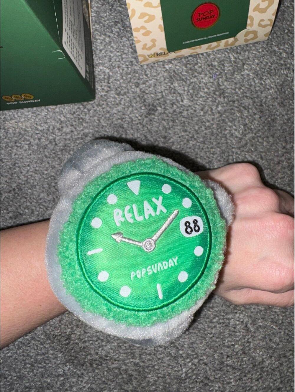 LÜ SHUIGUI “Relax” Pop Sunday Plush Watch Figure + card